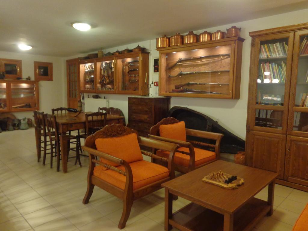 Faros Hotel Milopotamos  Buitenkant foto