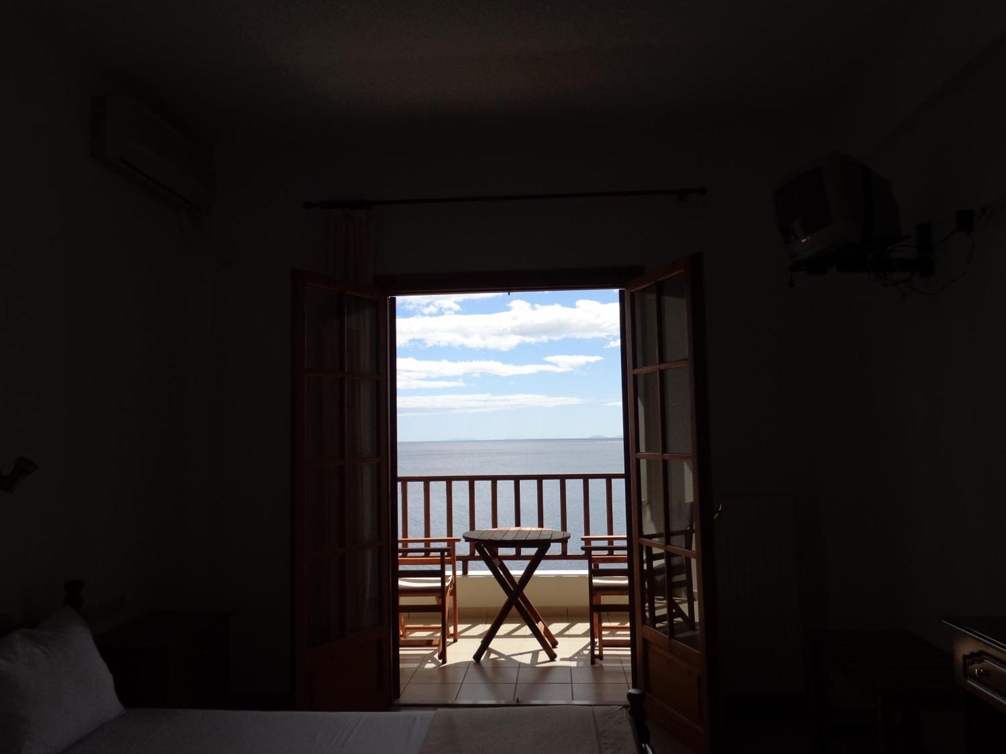 Faros Hotel Milopotamos  Buitenkant foto