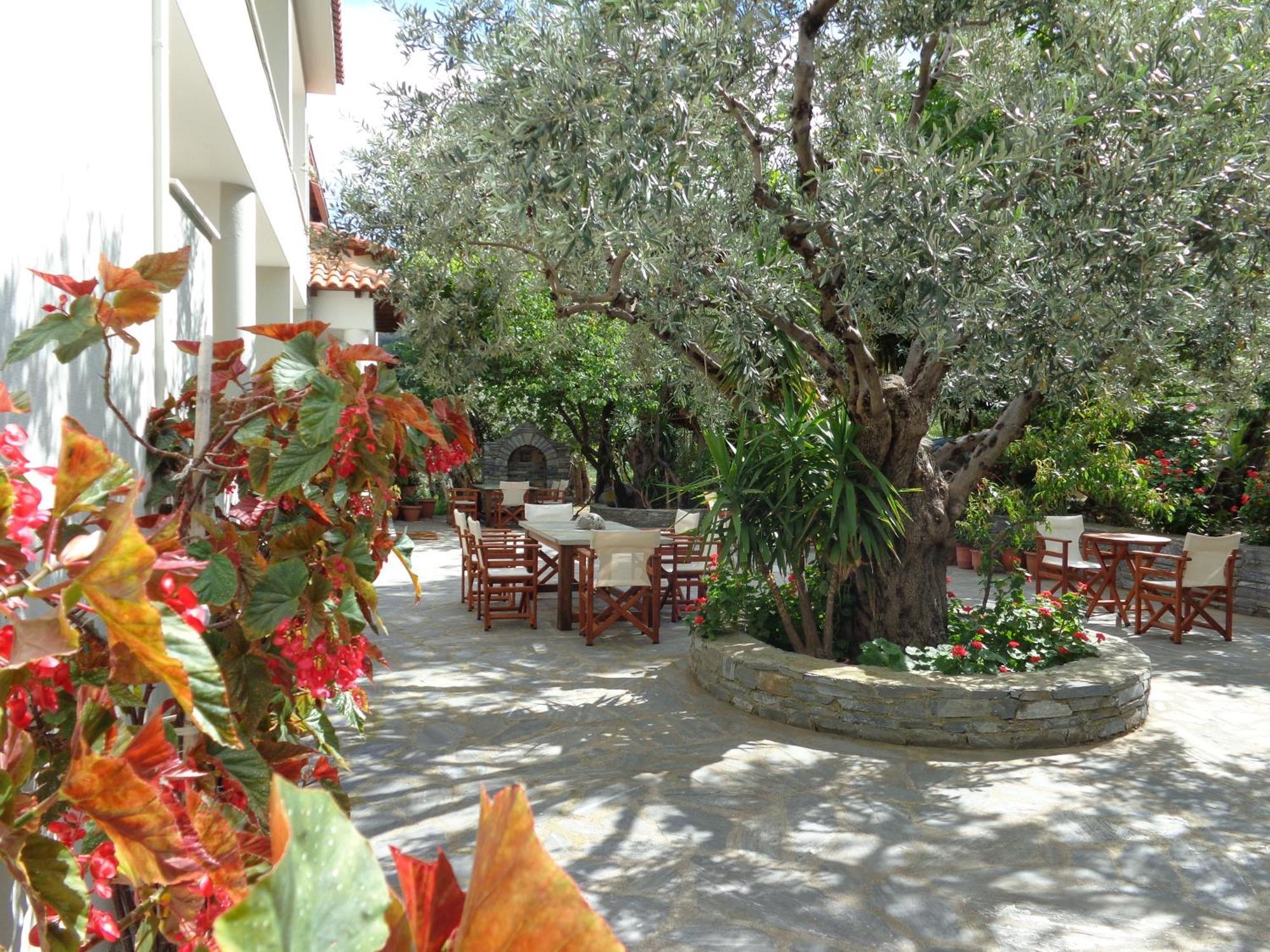 Faros Hotel Milopotamos  Buitenkant foto