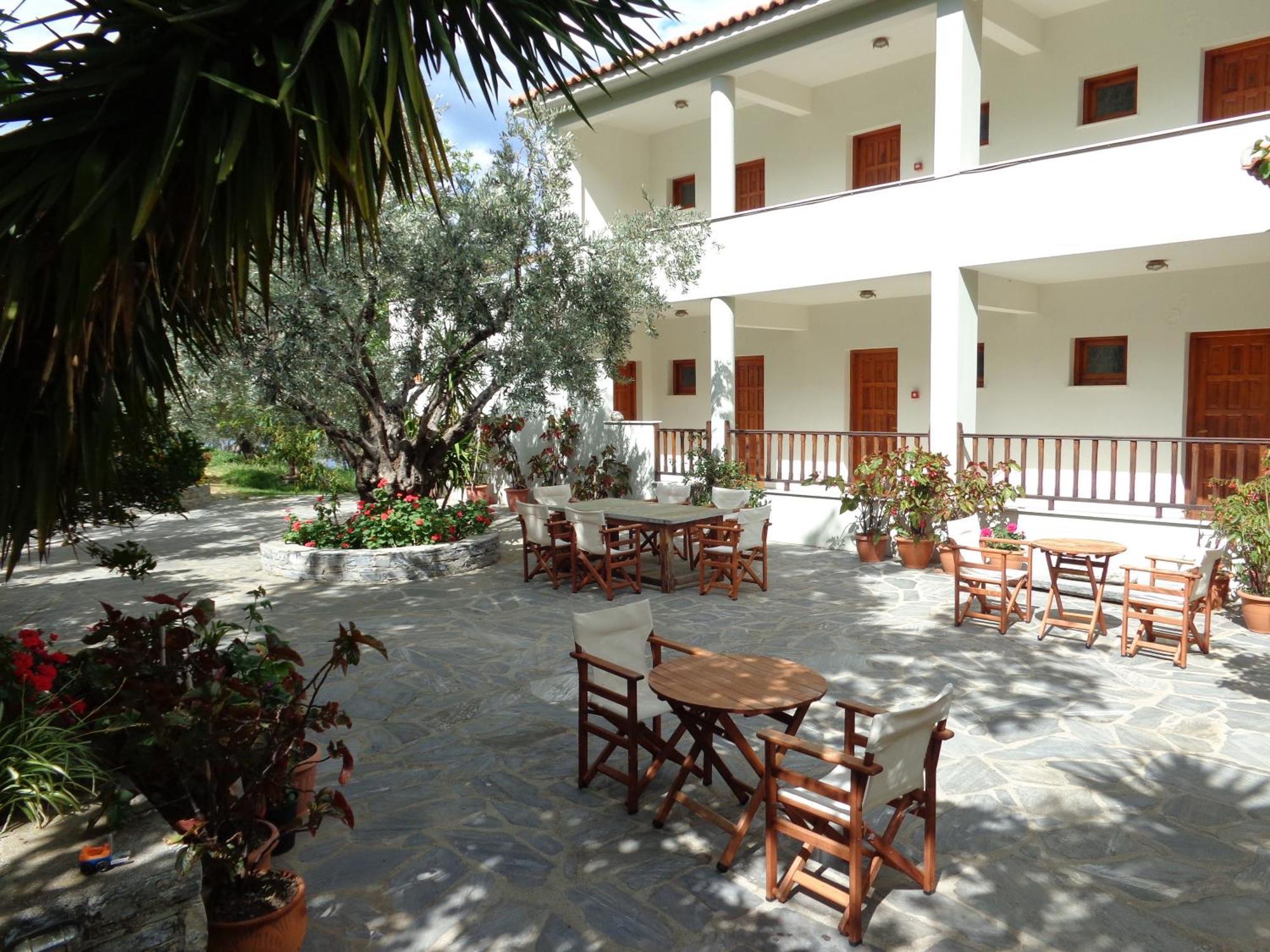 Faros Hotel Milopotamos  Buitenkant foto