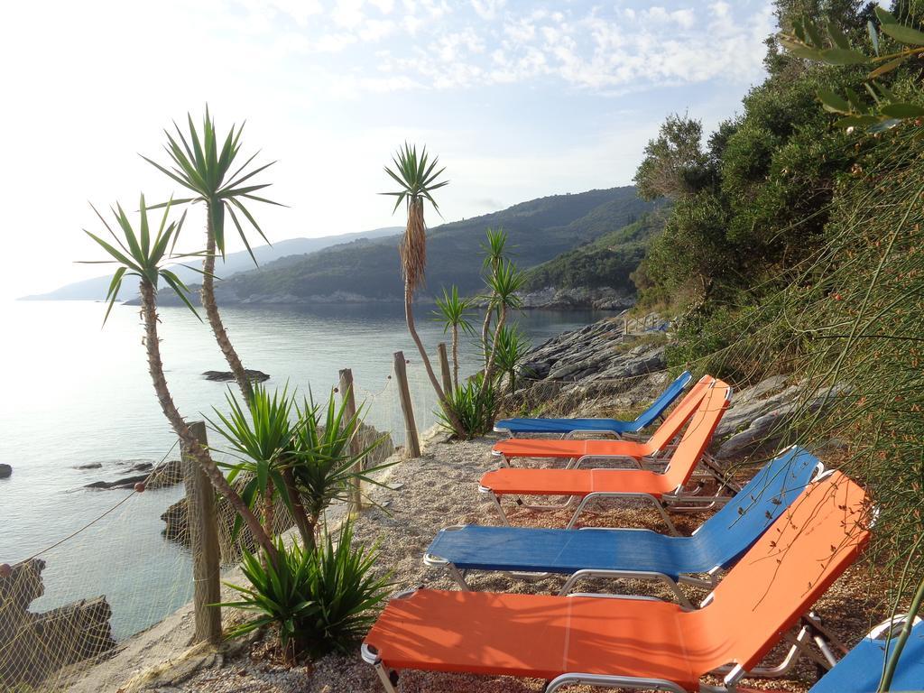 Faros Hotel Milopotamos  Buitenkant foto
