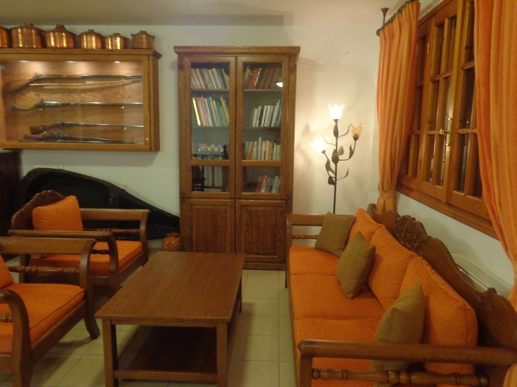 Faros Hotel Milopotamos  Buitenkant foto