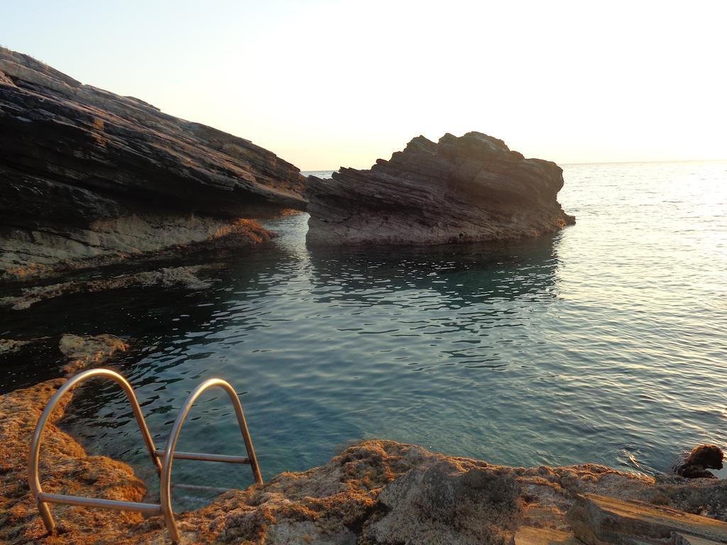 Faros Hotel Milopotamos  Buitenkant foto