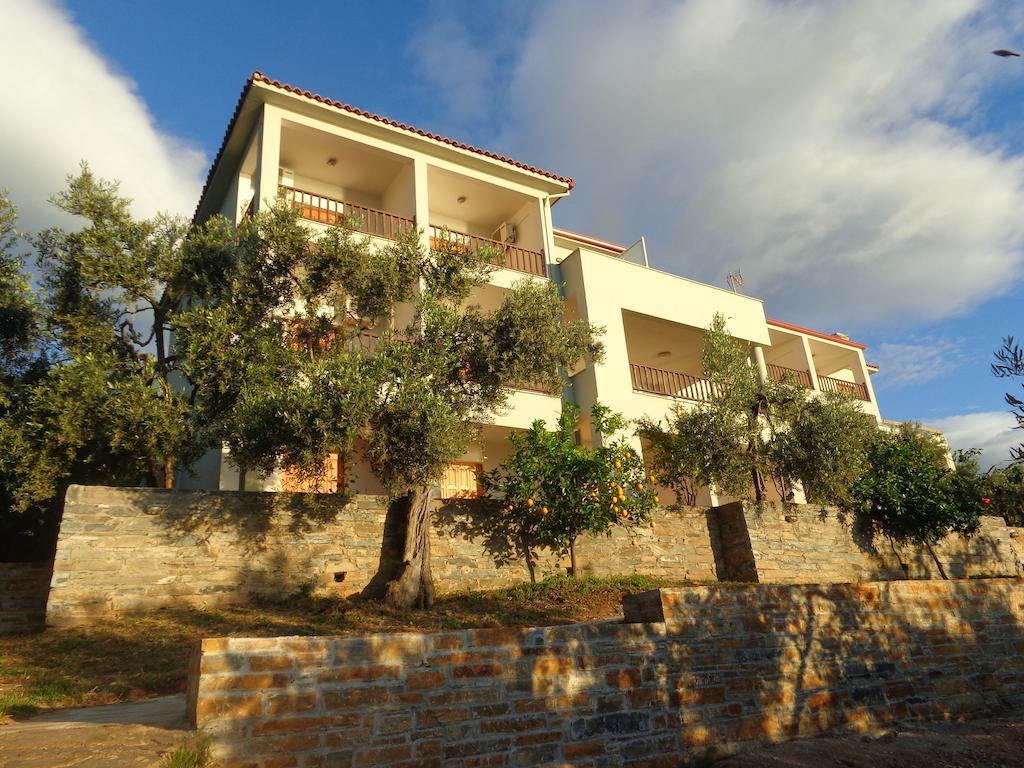 Faros Hotel Milopotamos  Buitenkant foto