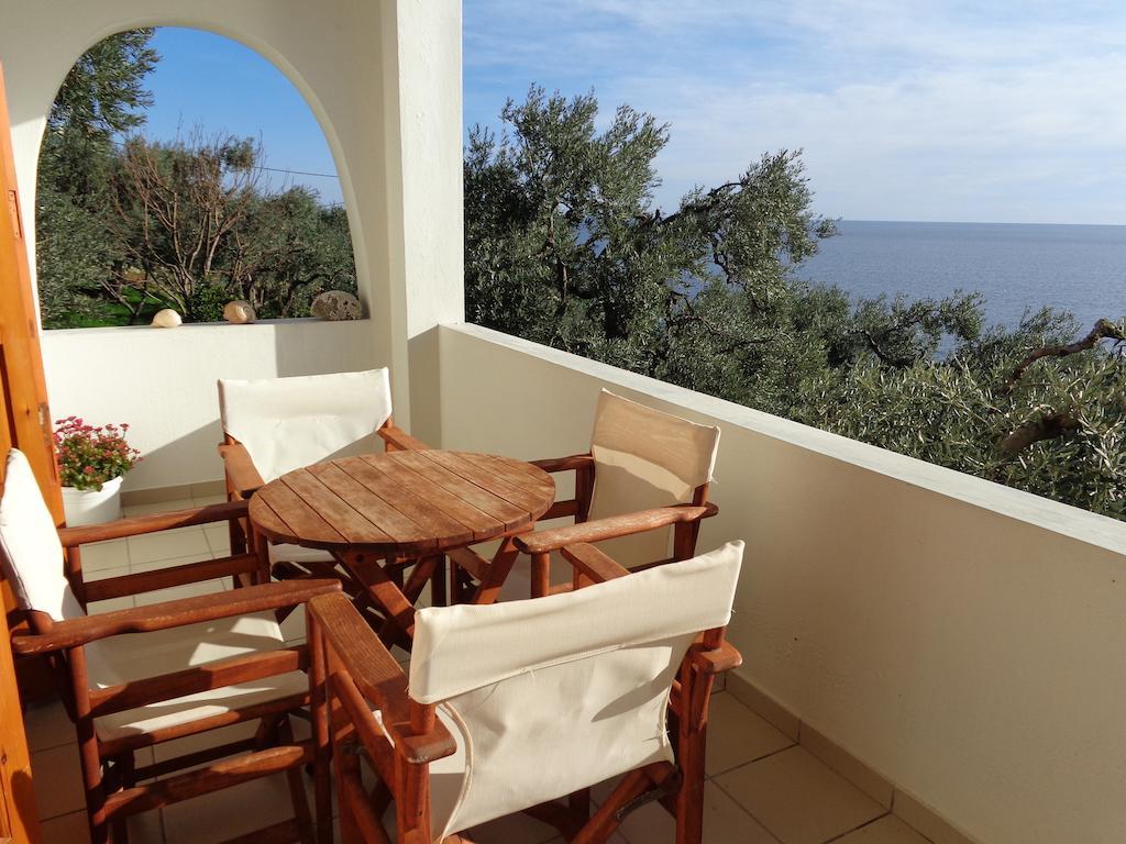 Faros Hotel Milopotamos  Kamer foto