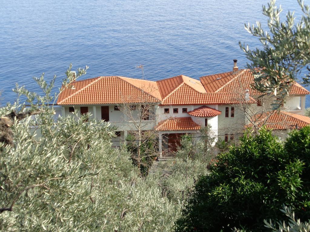 Faros Hotel Milopotamos  Buitenkant foto