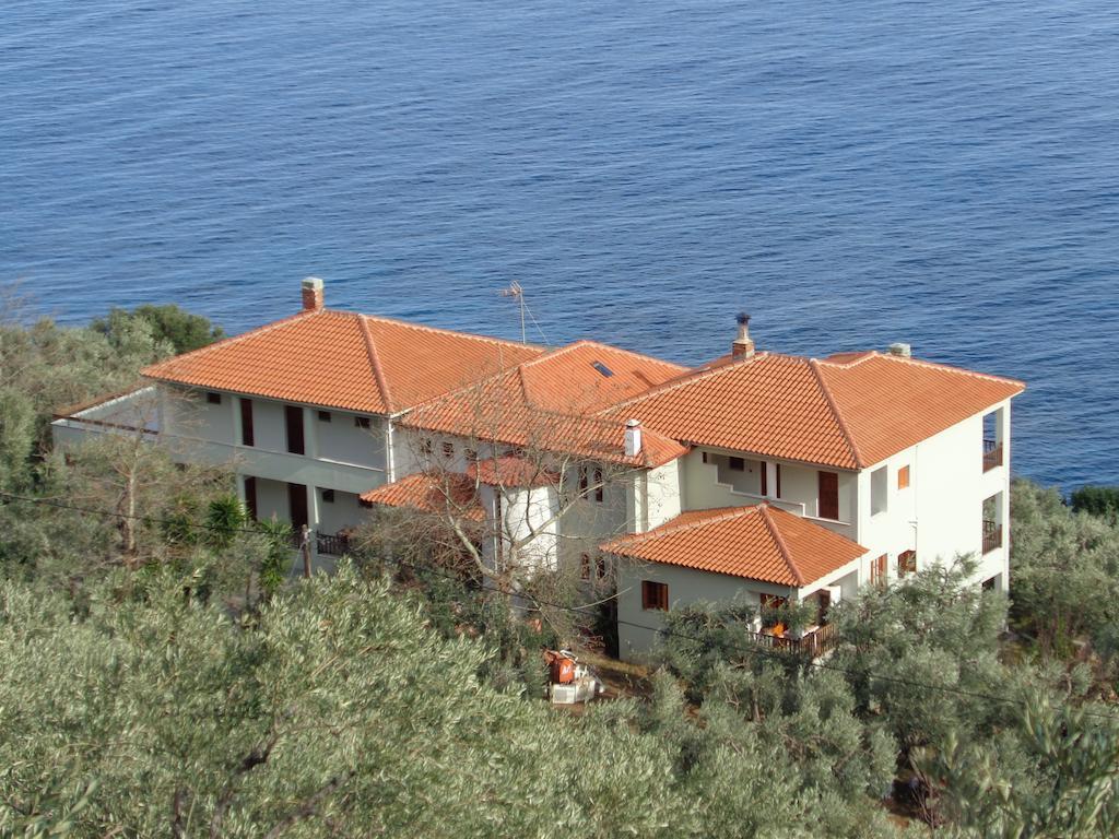 Faros Hotel Milopotamos  Buitenkant foto