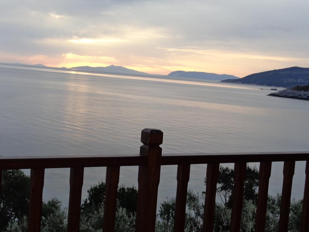 Faros Hotel Milopotamos  Buitenkant foto