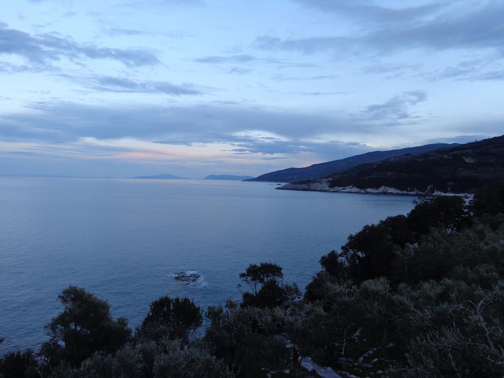 Faros Hotel Milopotamos  Buitenkant foto
