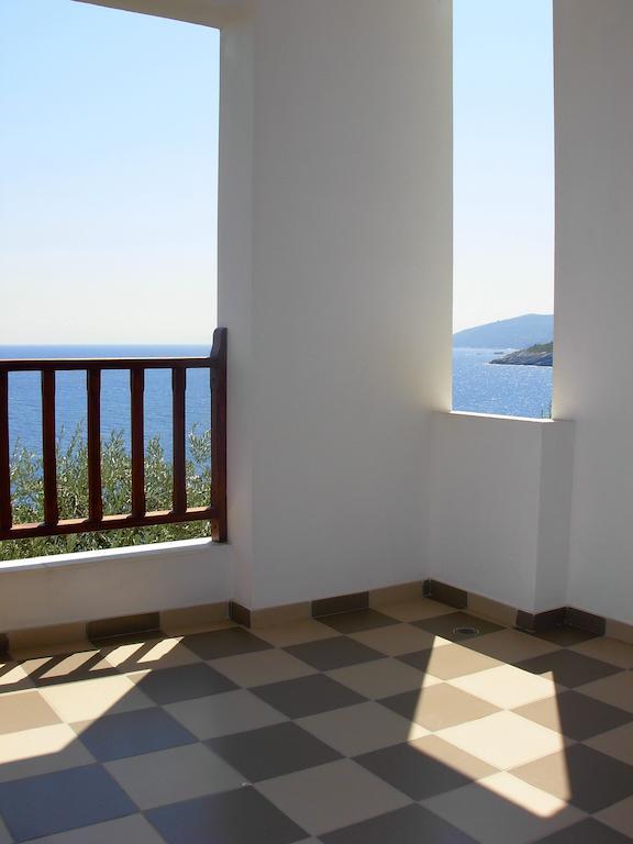 Faros Hotel Milopotamos  Buitenkant foto